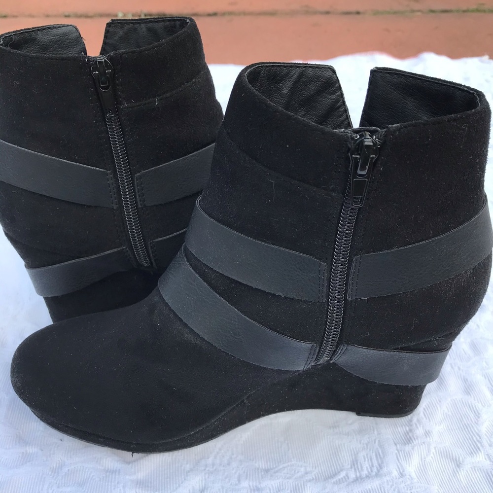 Report  black woman shoes Sz 7.5